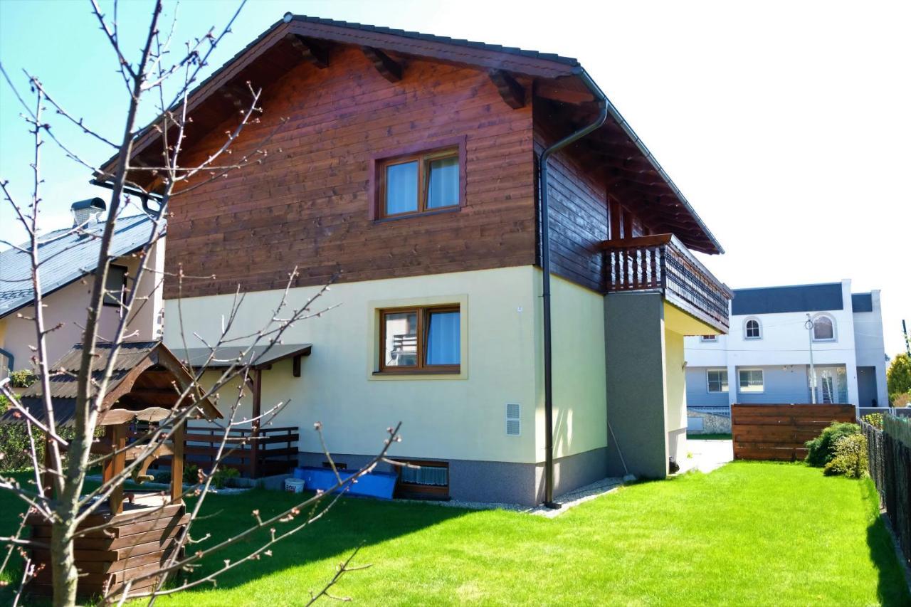 Guest House Fleurs Liptovský Mikuláš Exteriör bild