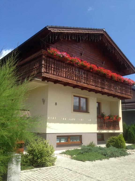 Guest House Fleurs Liptovský Mikuláš Exteriör bild